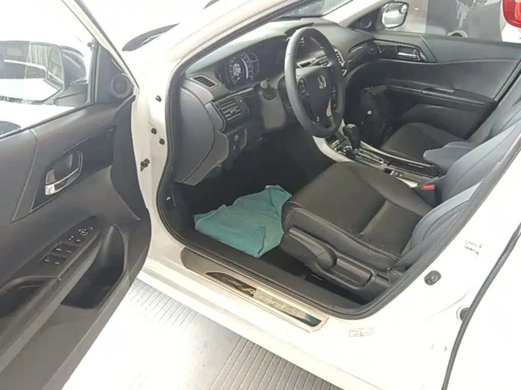 Honda Accord 2016 — фото 12