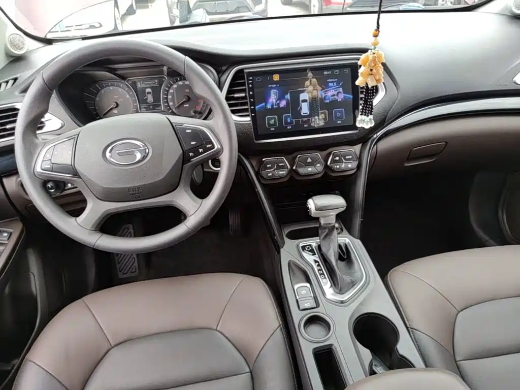 GAC Trumpchi GS4 2017 — фото 10