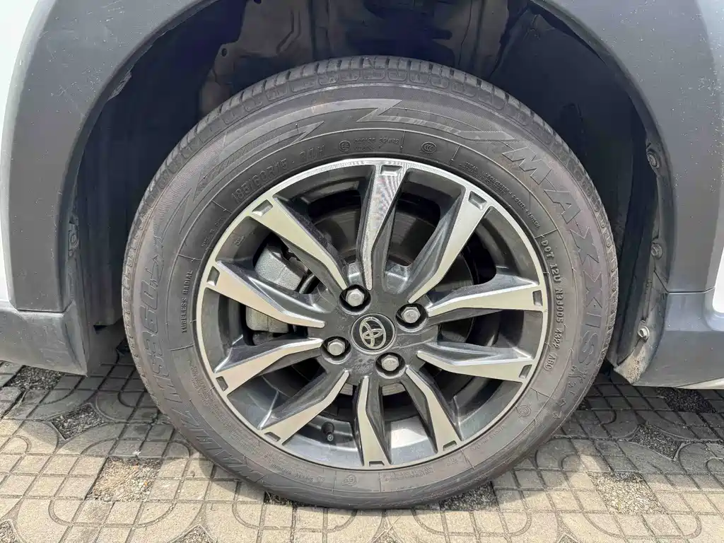 Toyota Yaris L 2022 — фото 21