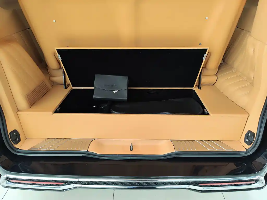 Mercedes-Benz V-Class 2018 — фото 35