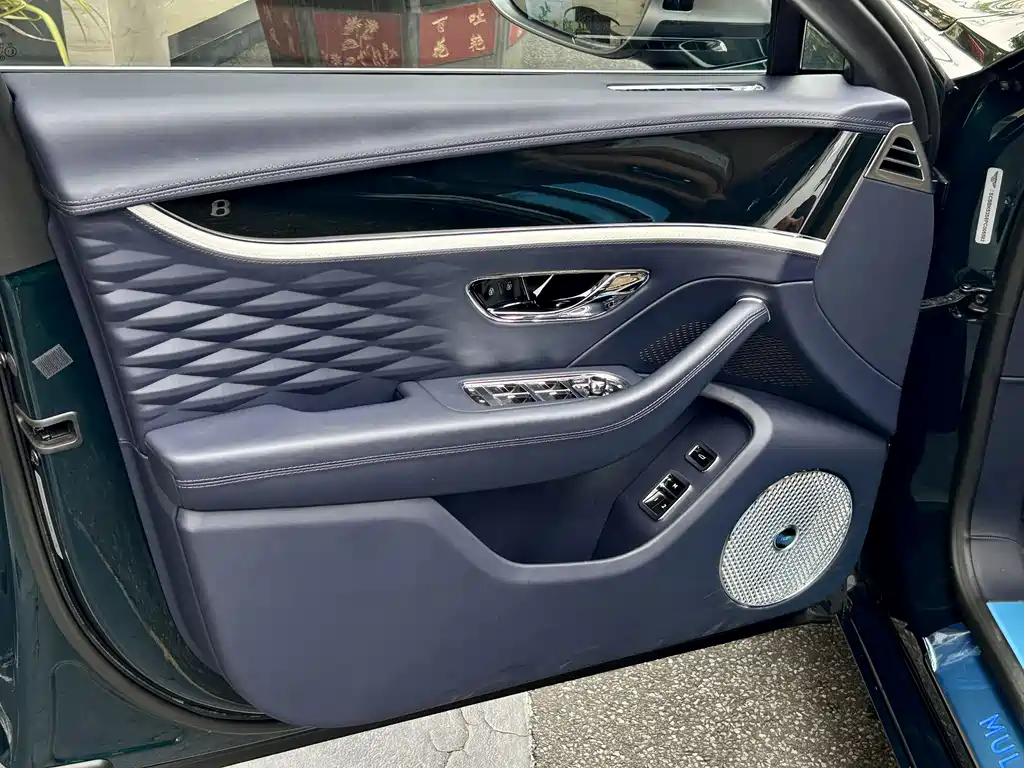 Bentley Flying Spur 2023 — фото 8