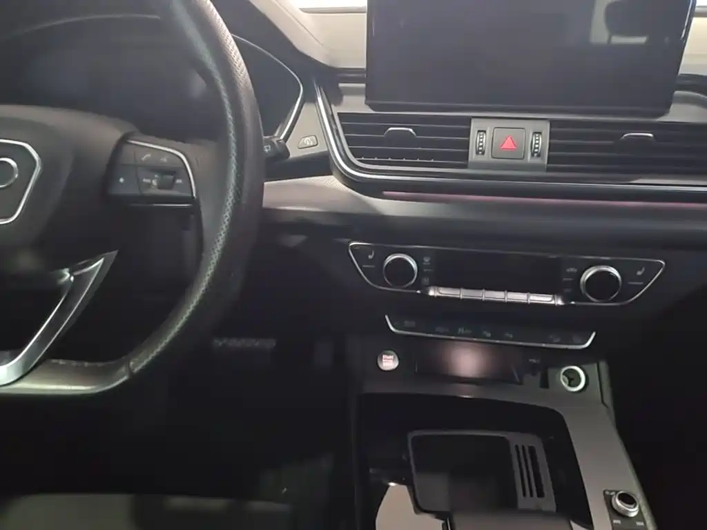 Audi Q5L Sportback 2022 — фото 10