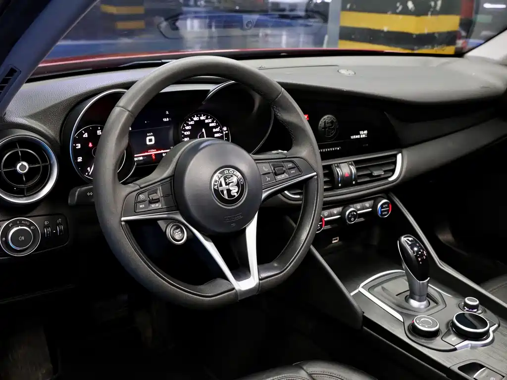 Alfa Romeo Giulia 2017 — фото 11