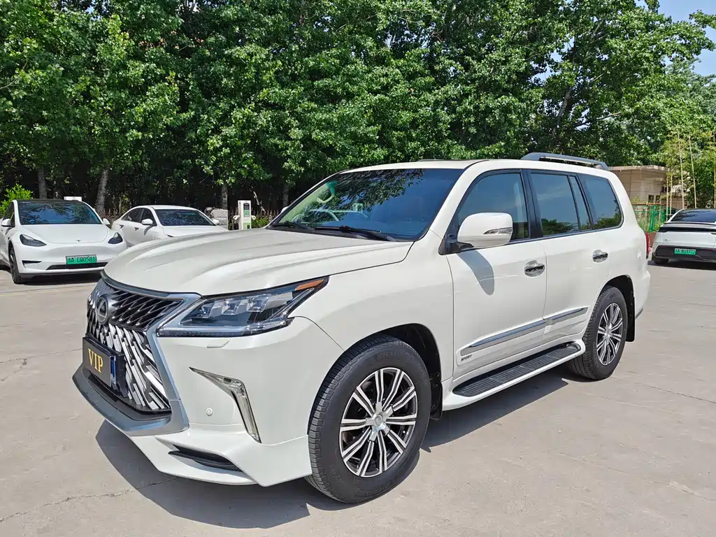Lexus LX 2016 — фото 1