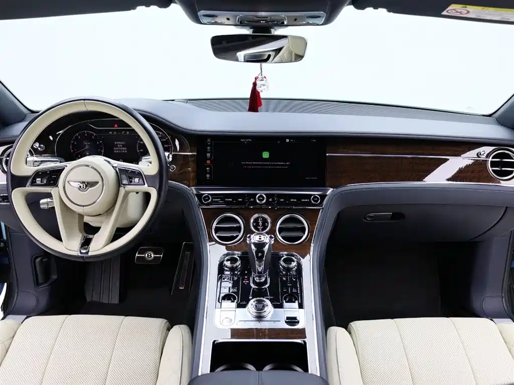 Bentley Continental 2020 — фото 12