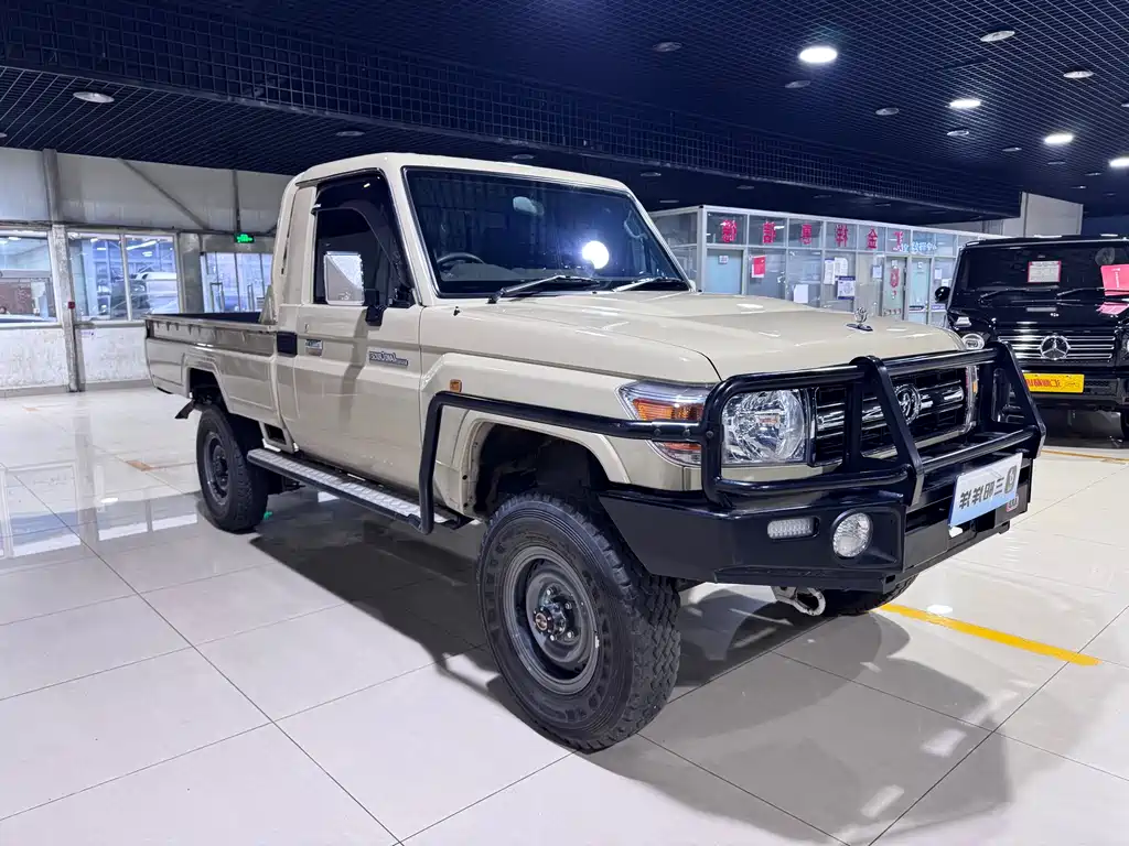 Toyota FJ Cruiser 2017 — фото 3
