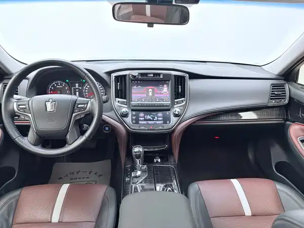 Toyota Crown 2018