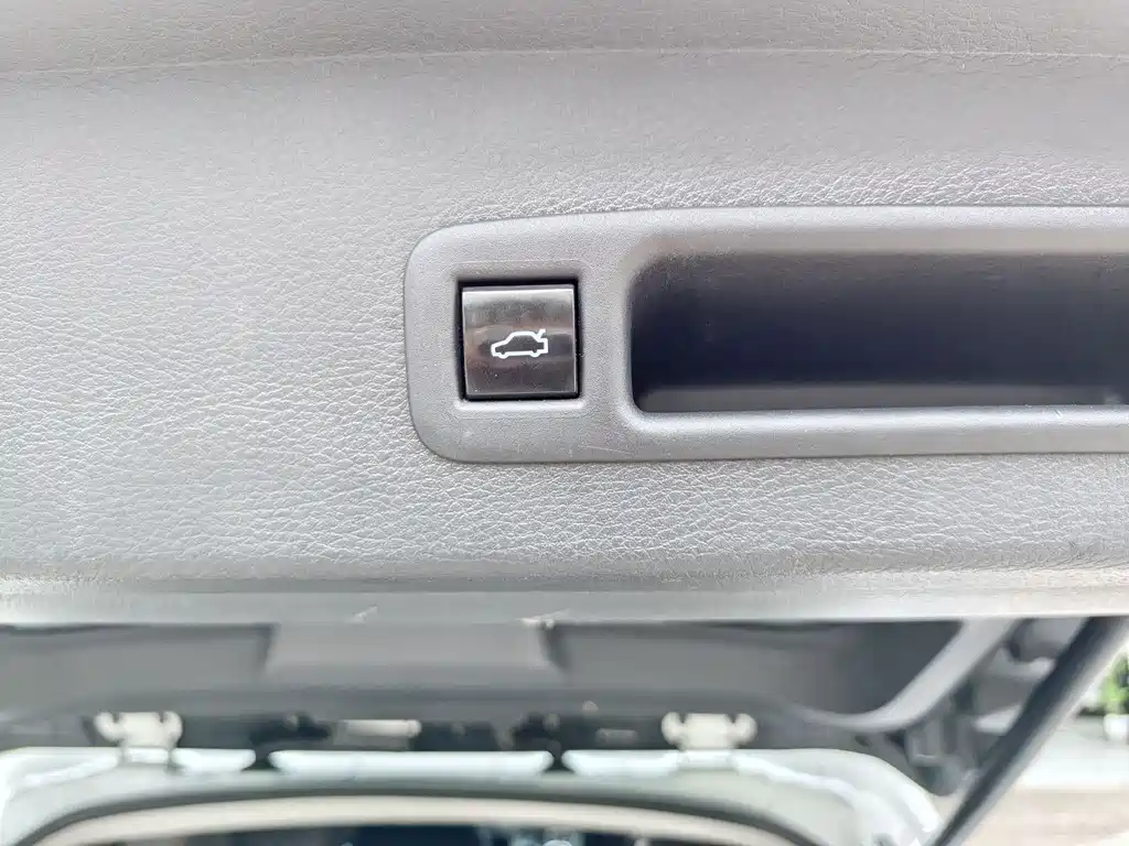 Toyota Sienna 2022 — фото 20
