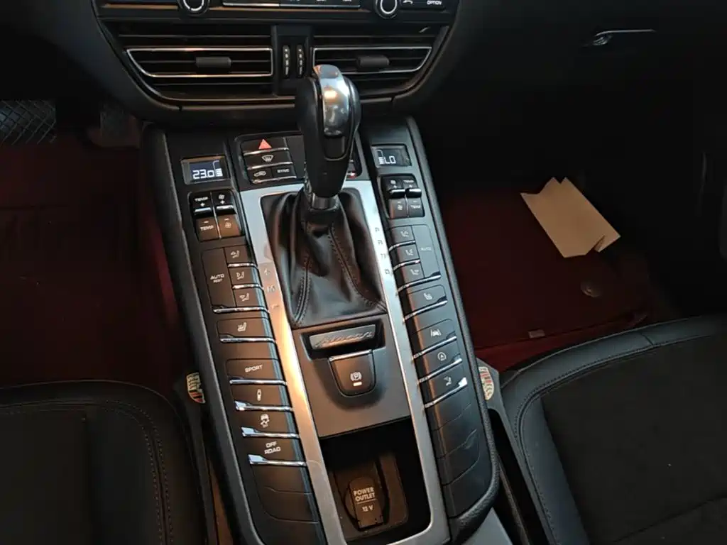 Porsche Macan 2021 — фото 14