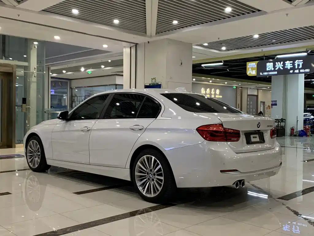 BMW 3 Series 2019 — фото 14