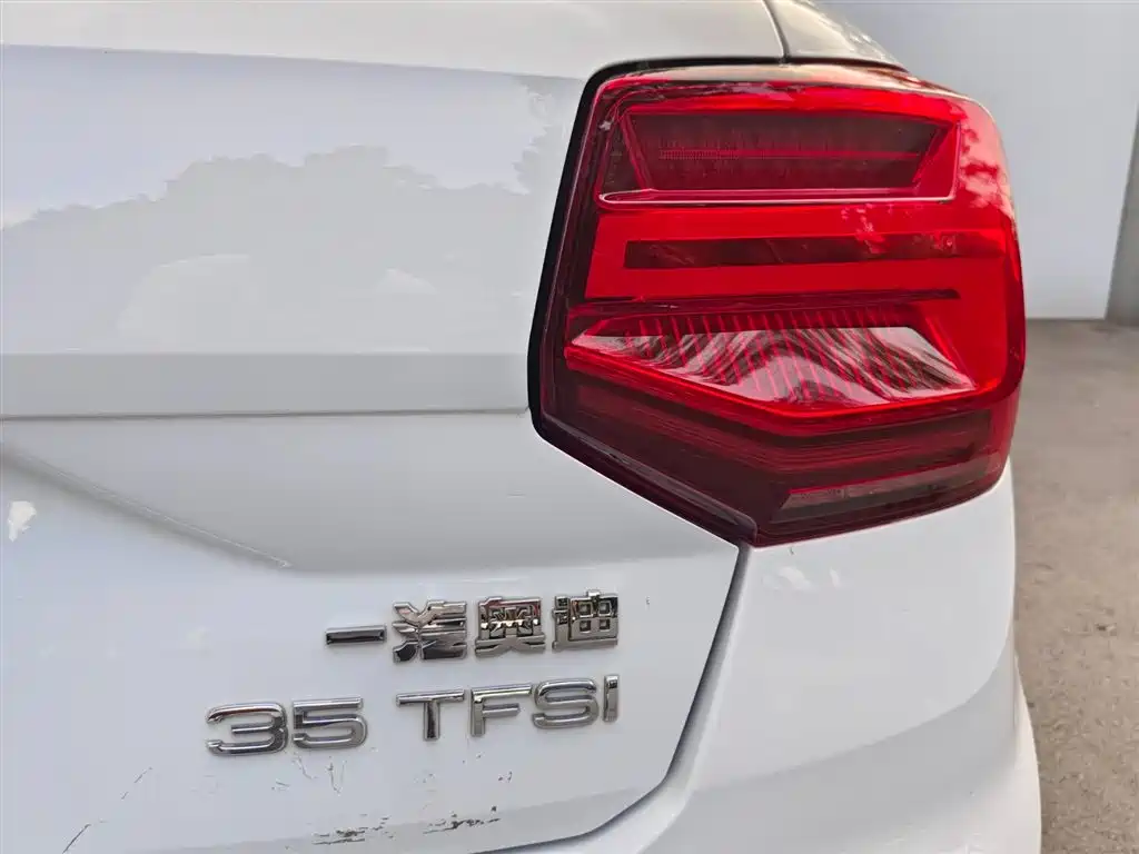 Audi Q2L 2023 — фото 18