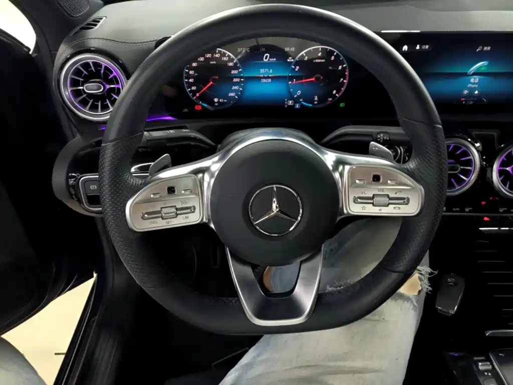 Mercedes-Benz A-Class 2023 — фото 11