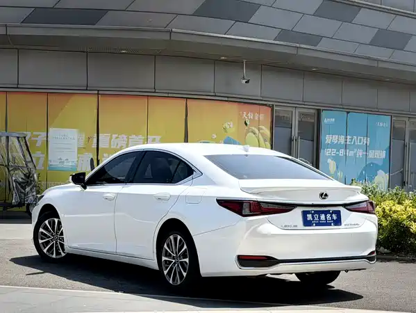 Lexus ES 2024