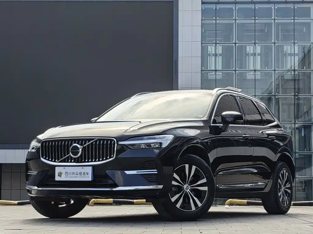 Volvo XC60 2024 — фото 1
