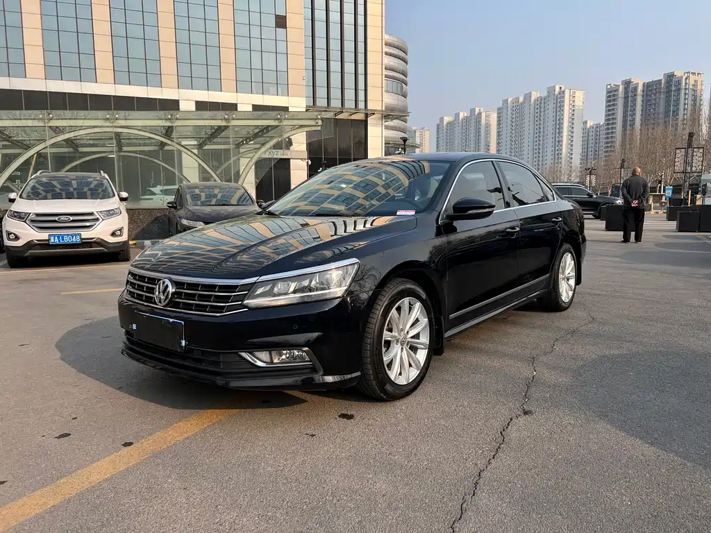 Volkswagen Passat 2018 — фото 1