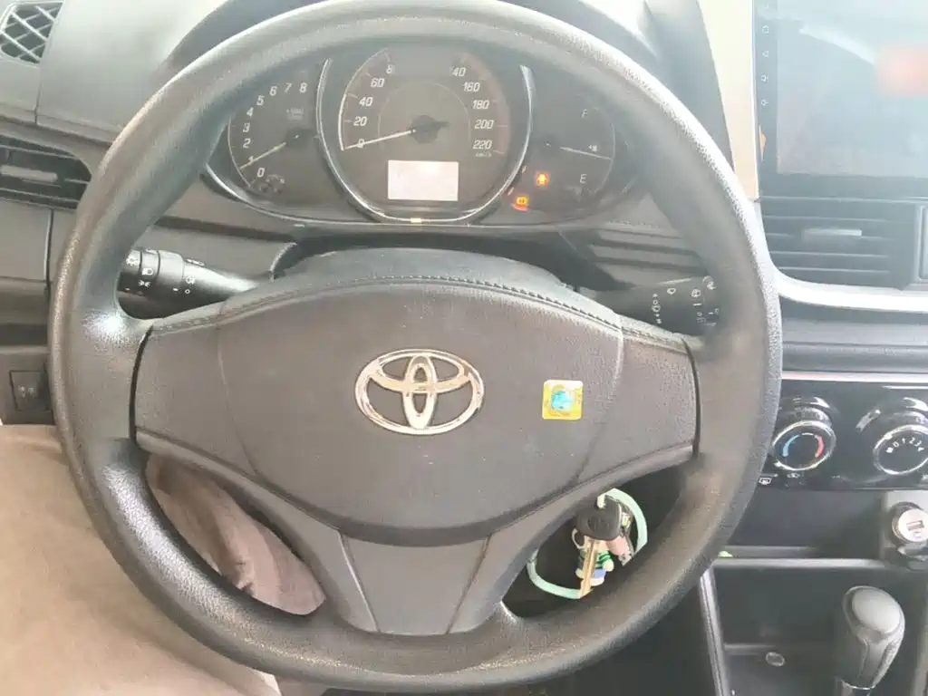 Toyota Yaris L 2020 — фото 11