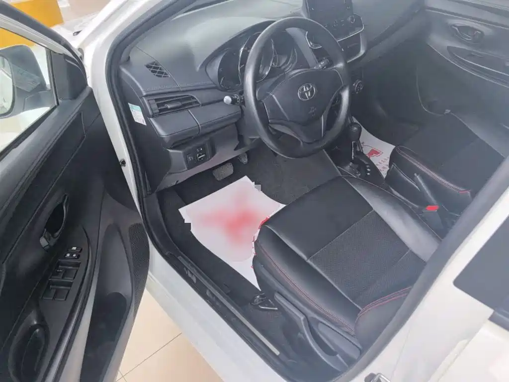 Toyota Yaris L 2021 — фото 16
