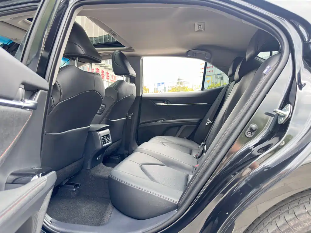 Toyota Camry 2023 — фото 10