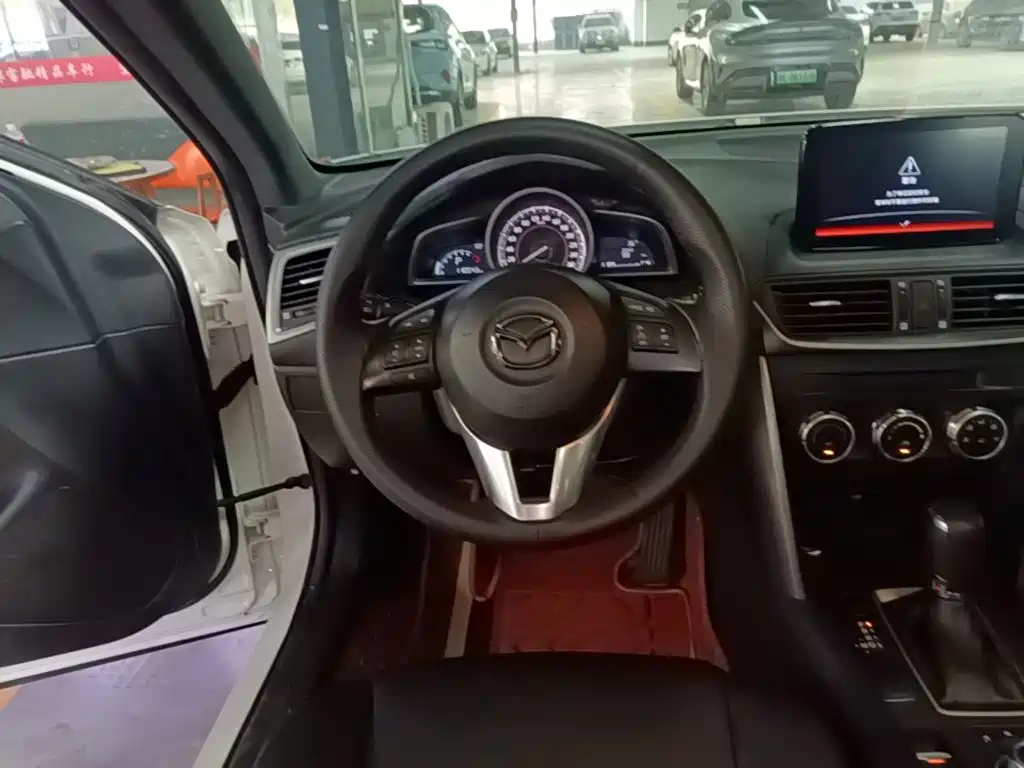 Mazda CX-4 2017 — фото 11