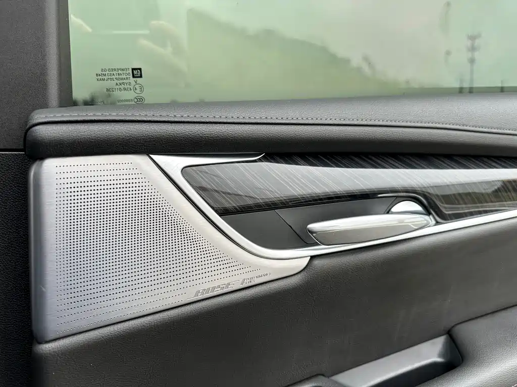 Cadillac XT6 2022 — фото 10