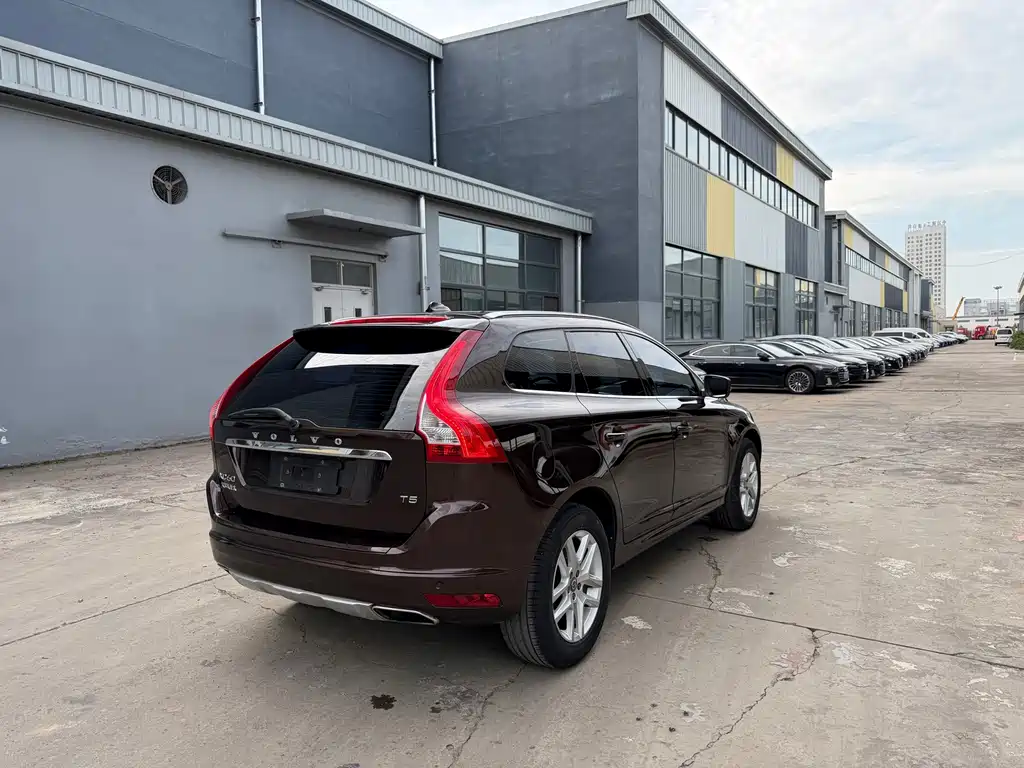 Volvo XC60 2017 — фото 17