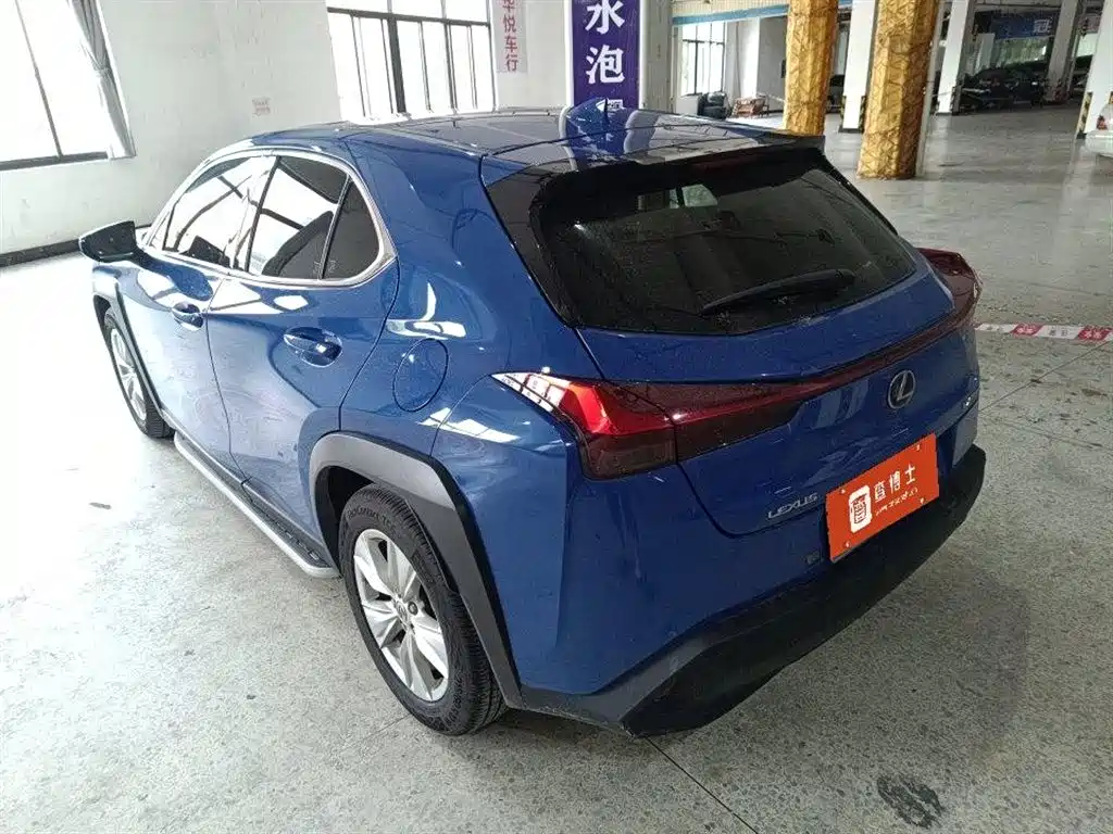 Lexus UX 2022 — фото 12
