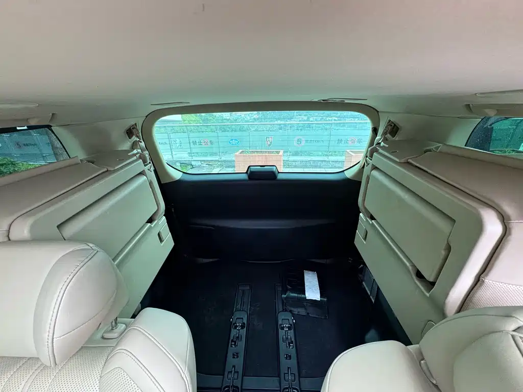 Toyota Alphard 2022 — фото 14