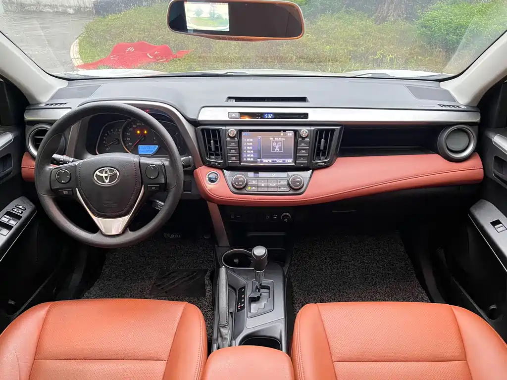 Toyota RAV4 2017 — фото 18