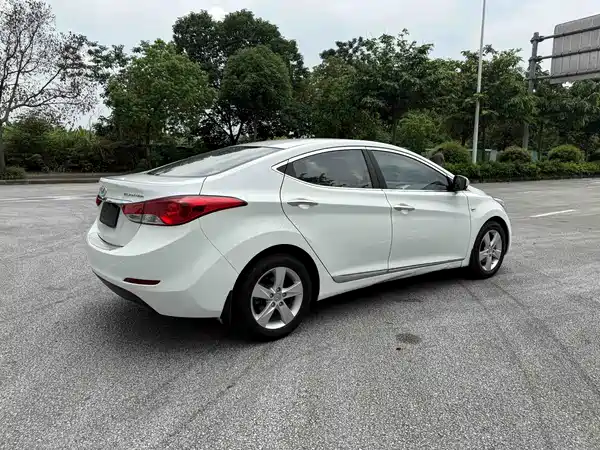 Hyundai Elantra Langdong 2013