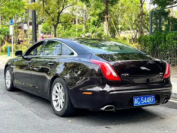 Jaguar XJ 2011