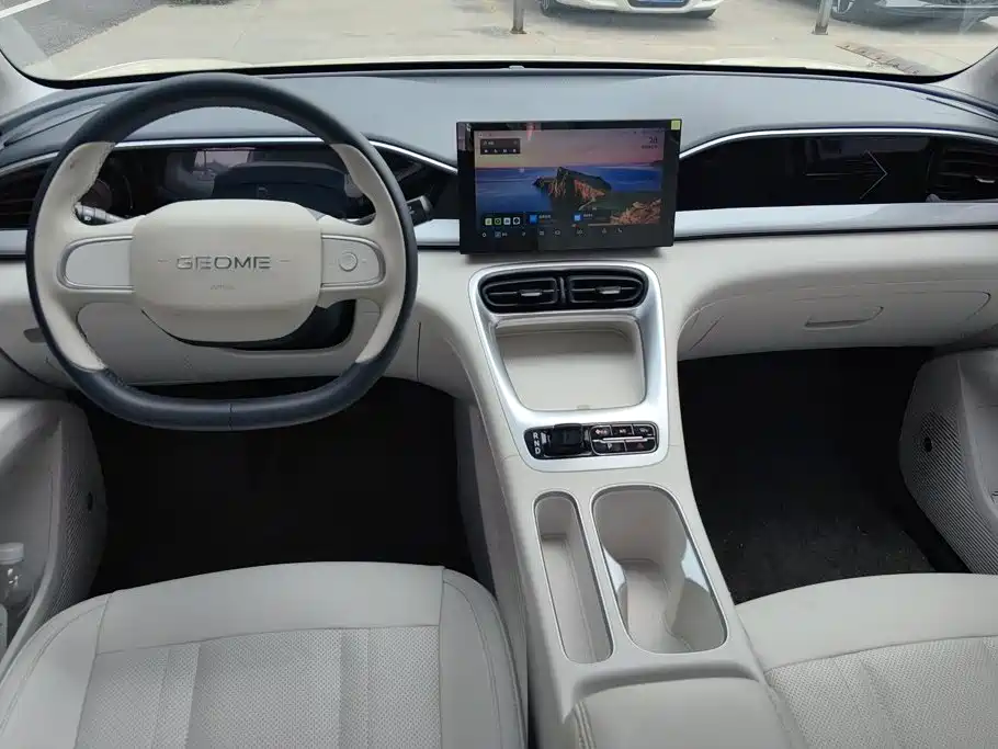 Geely Galaxy Starwish 2025 — фото 12