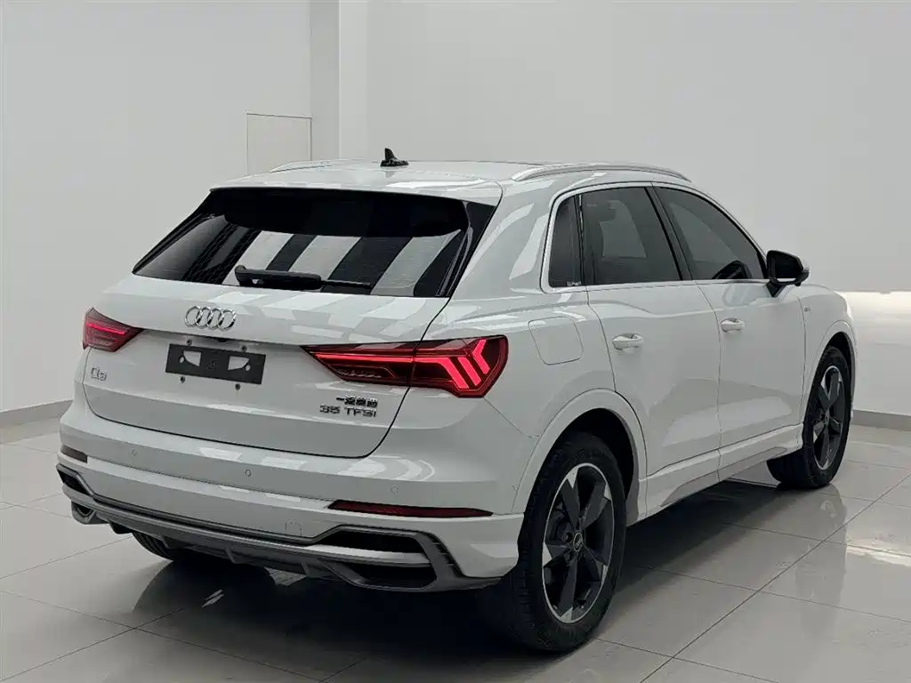 Audi Q3 2022 — фото 13