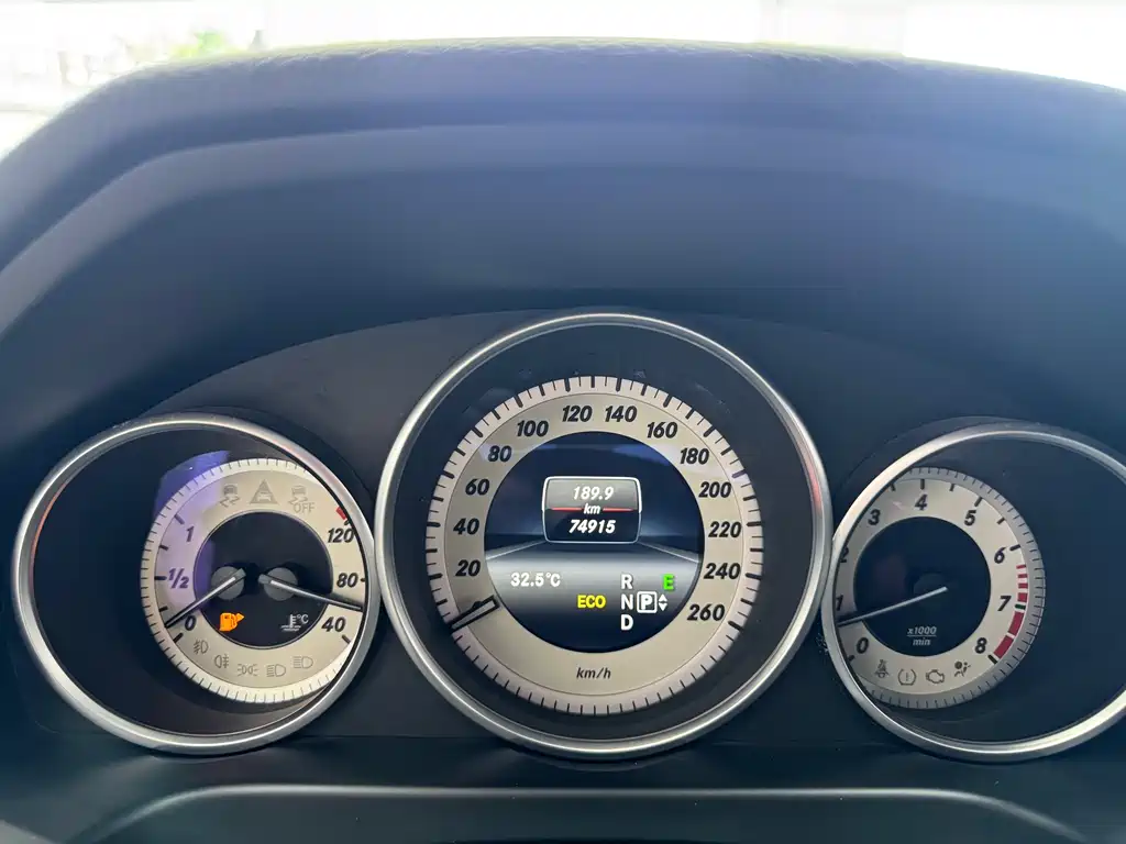 Mercedes-Benz E-Class 2015 — фото 10
