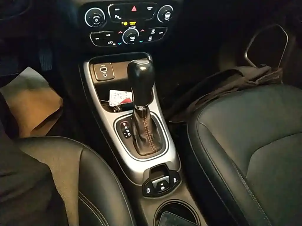 Jeep Compass 2017 — фото 14