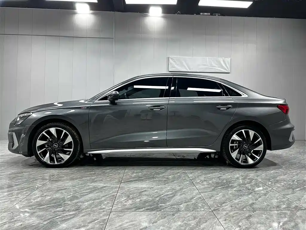 Audi A3 2023 — фото 9