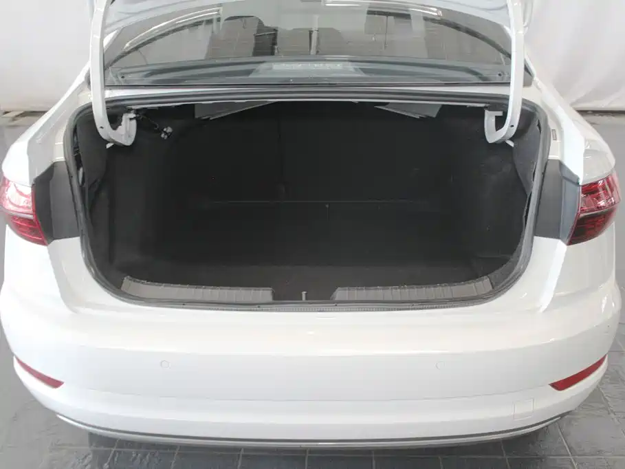 Volkswagen Sagitar 2021