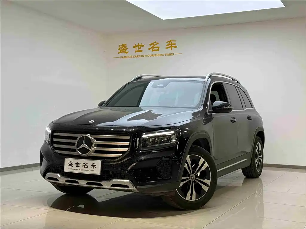 Mercedes-Benz GLB 2024 — фото 1