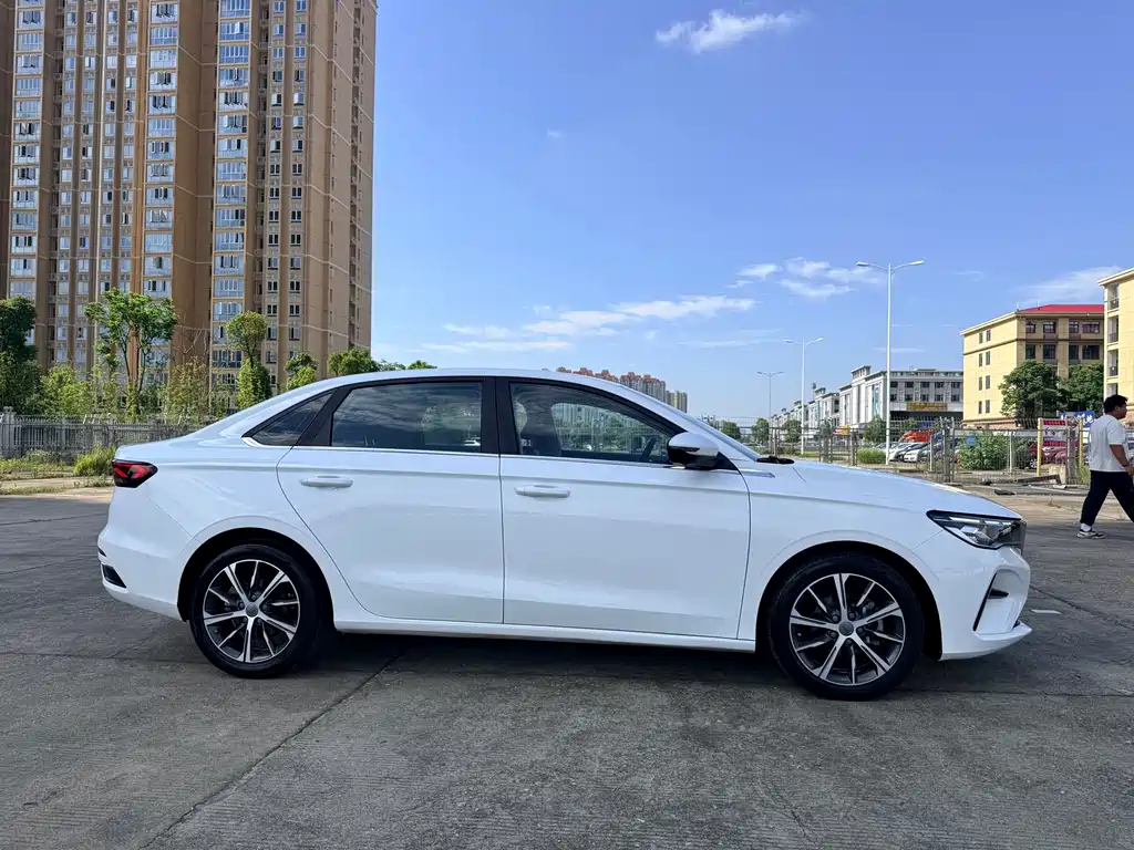 Geely Emgrand 2021