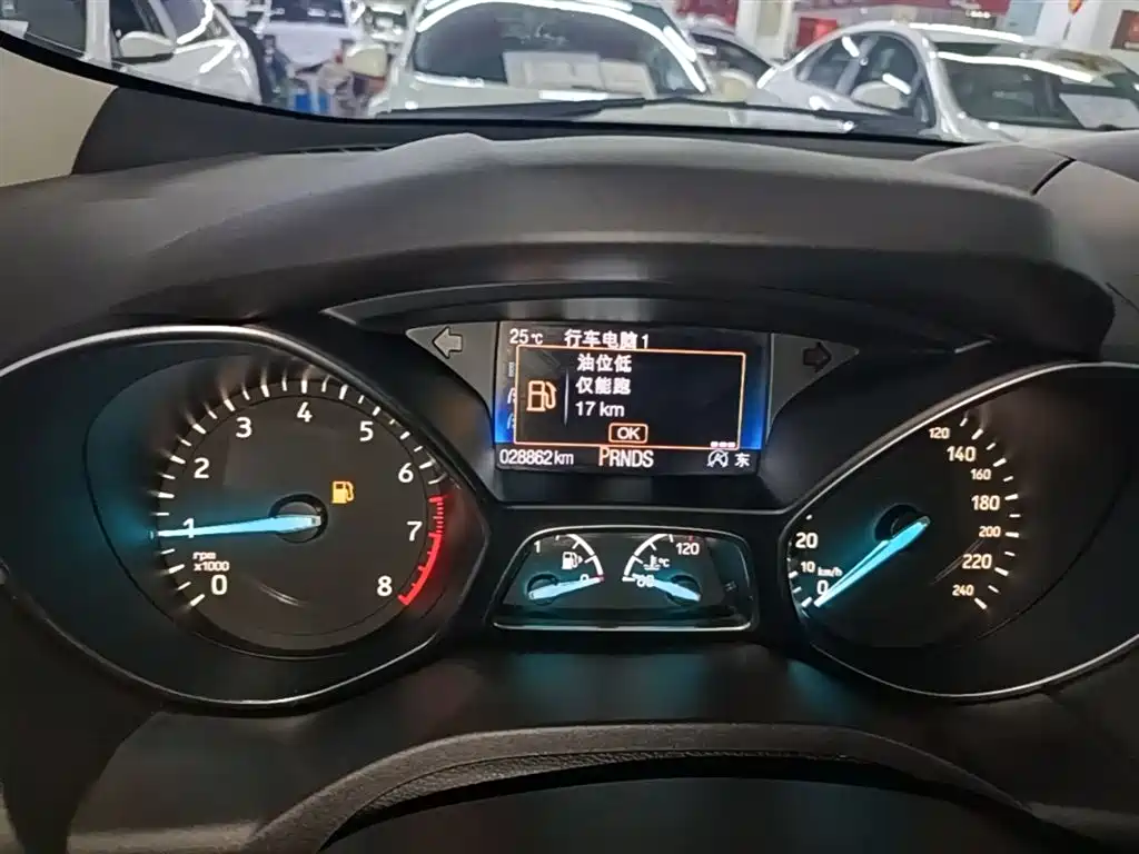 Ford Kuga 2017 — фото 12