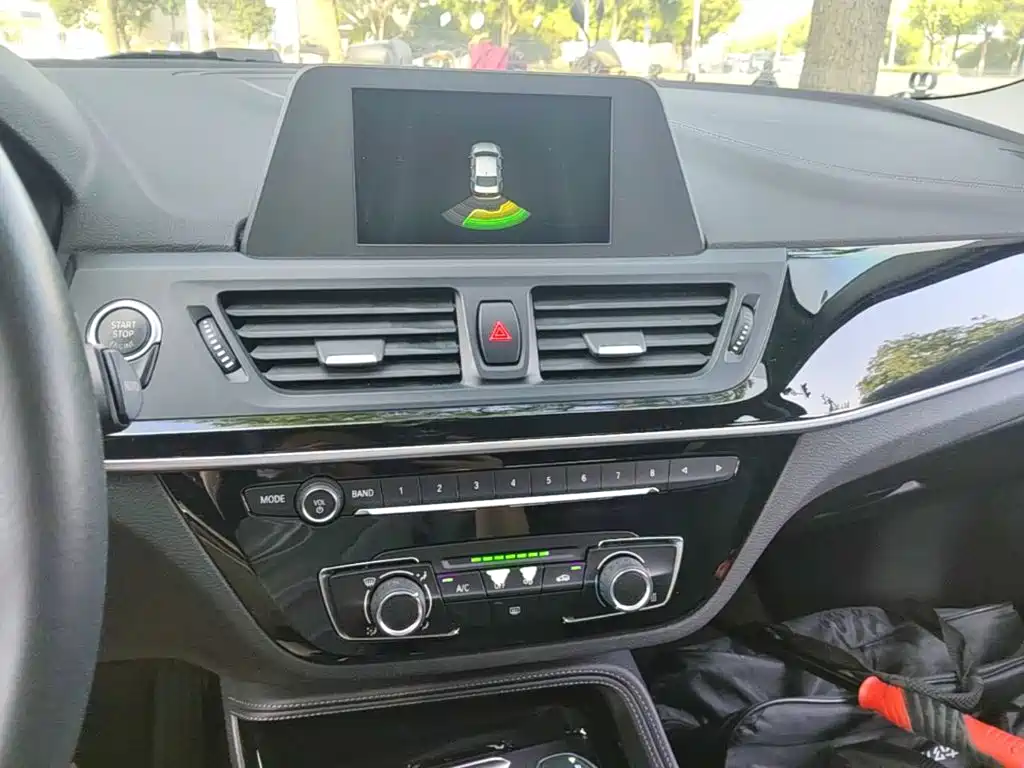 BMW 1 Series 2018 — фото 13