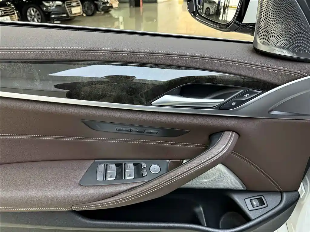 BMW 5 Series 2022 — фото 14