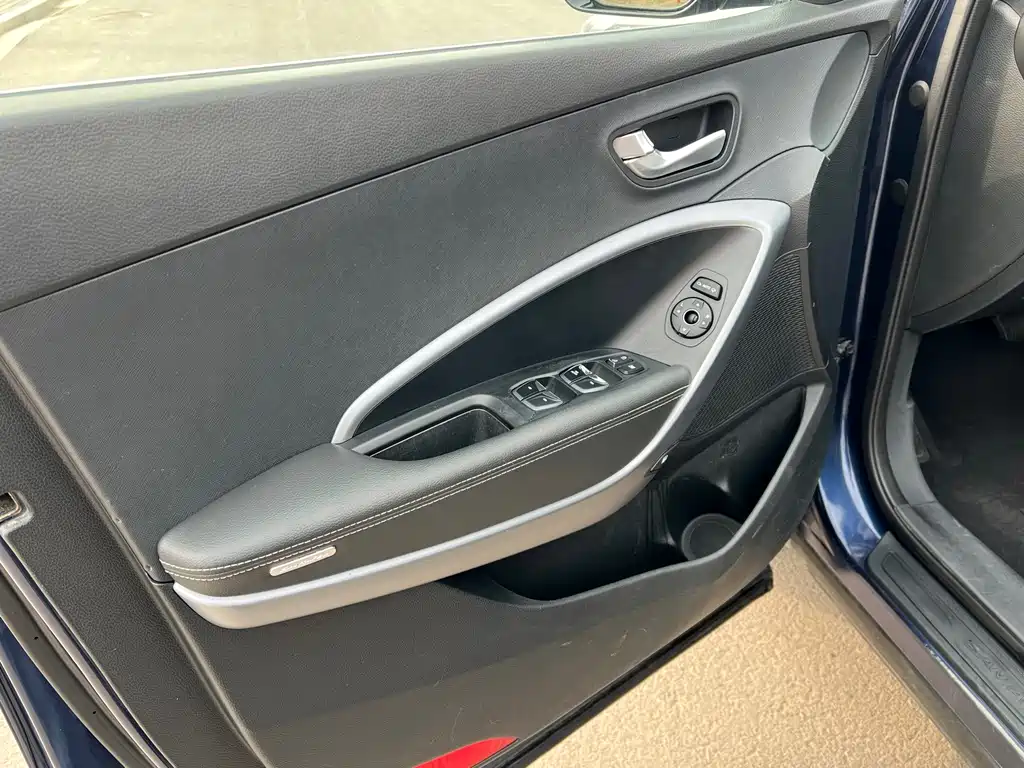Hyundai Santa Fe 2017 — фото 9