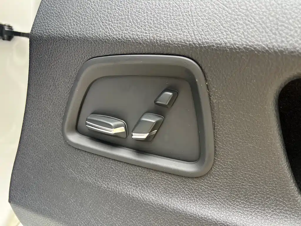 BMW 5 Series 2015 — фото 19