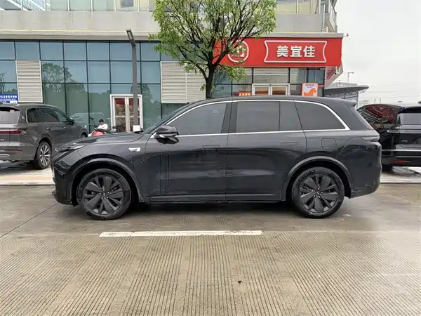 Li Auto L8 2025