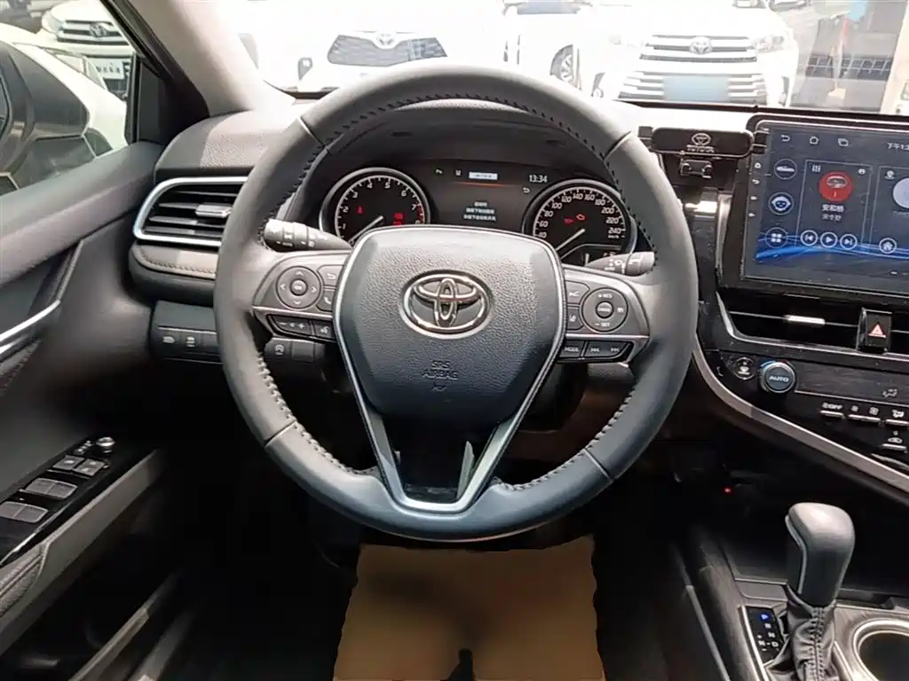 Toyota Camry 2022 — фото 11
