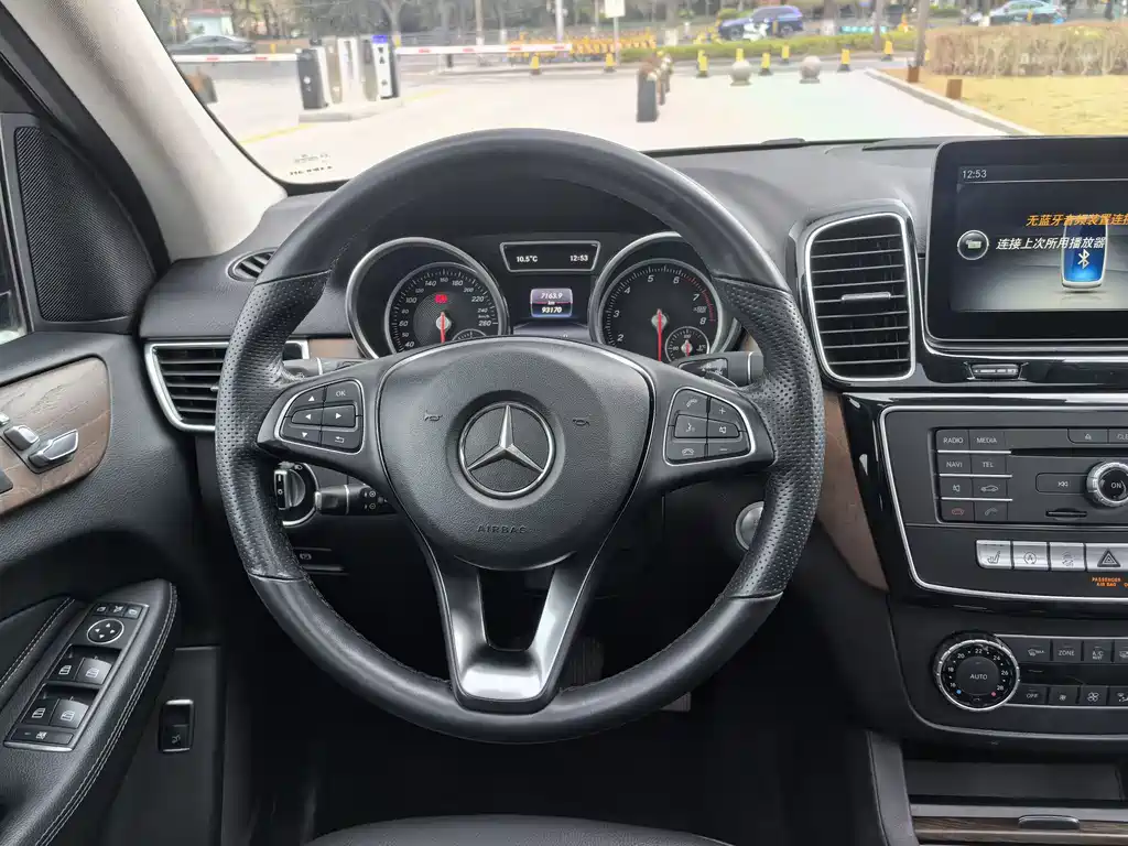 Mercedes-Benz GLE 2017 — фото 9