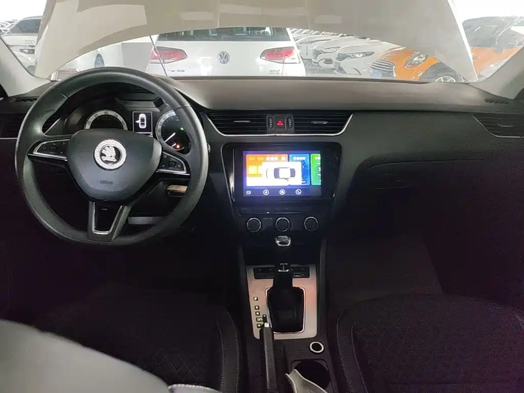 Skoda Octavia 2020 — фото 10