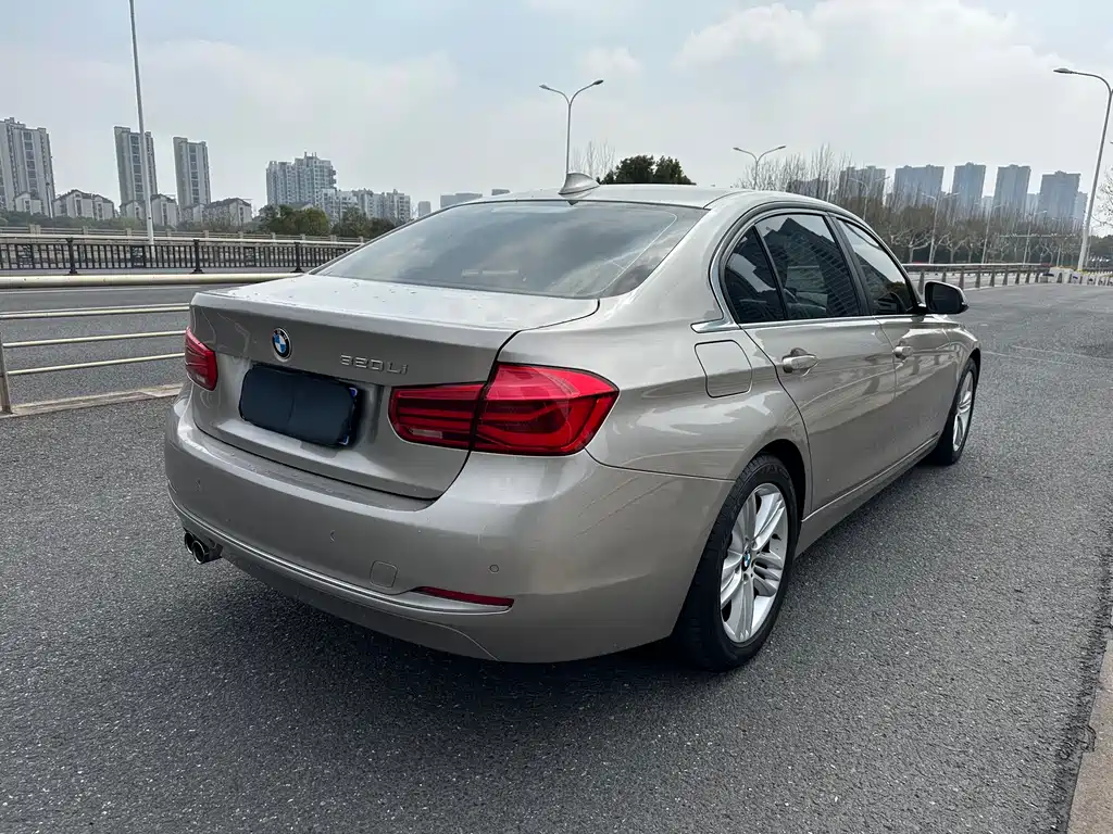 BMW 3 Series 2017 — фото 11