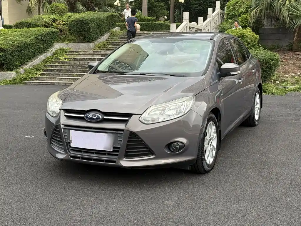 Ford Focus 2015 — фото 1