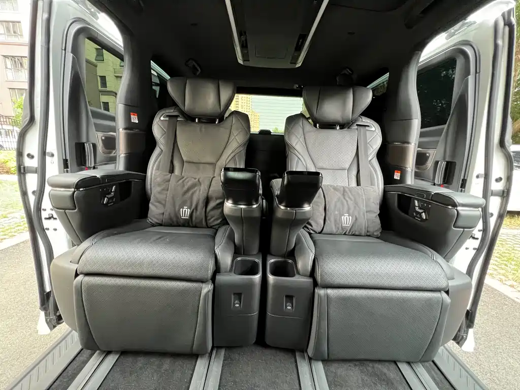 Toyota Vellfire 2024